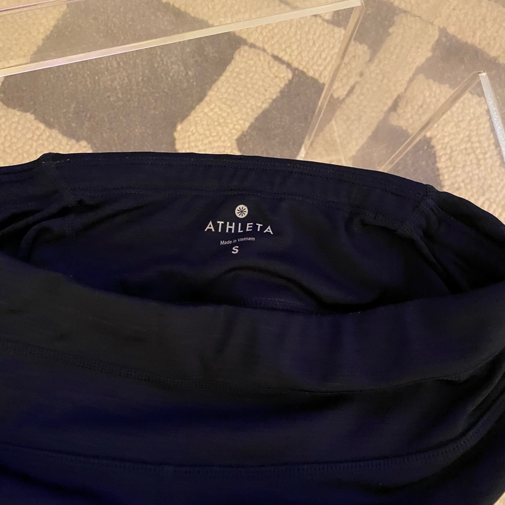 Navy/block color Athleta crop workout pants
